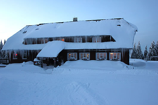 berggasthof-stuebenwasen-im-winder.jpg